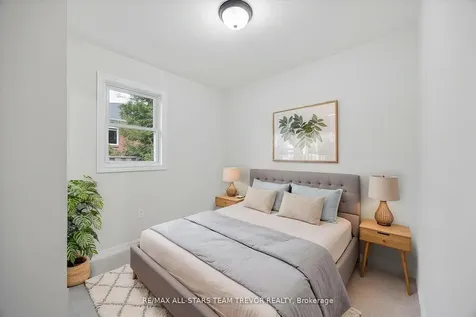 1007 Barton Avenue Georgina ON L4P 3E9