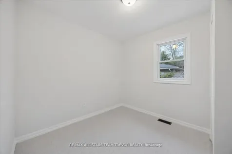 1007 Barton Avenue Georgina ON L4P 3E9