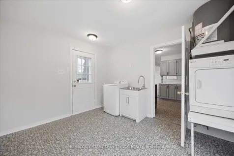1007 Barton Avenue Georgina ON L4P 3E9