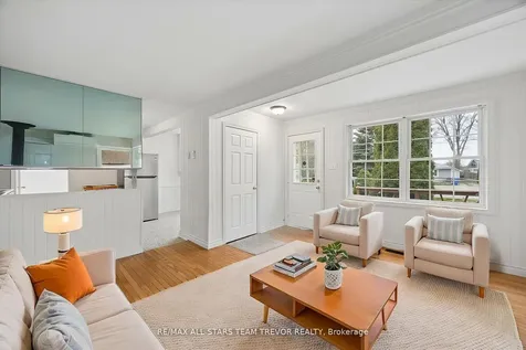 1007 Barton Avenue Georgina ON L4P 3E9