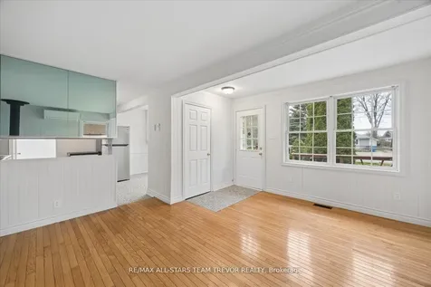 1007 Barton Avenue Georgina ON L4P 3E9
