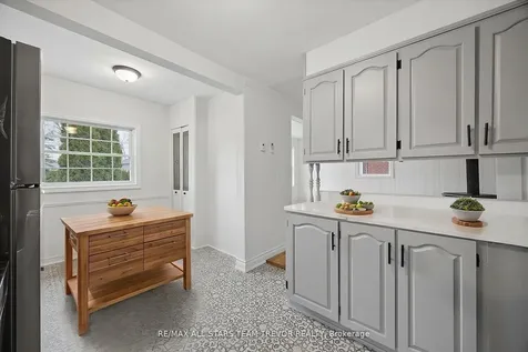 1007 Barton Avenue Georgina ON L4P 3E9