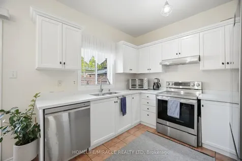 8 Nasir Crescent Vaughan ON L6A 3B3