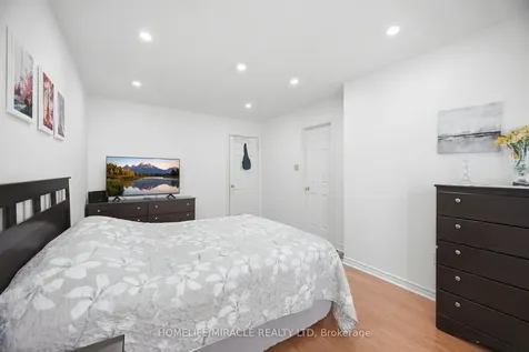 8 Nasir Crescent Vaughan ON L6A 3B3