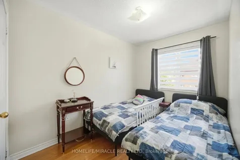 8 Nasir Crescent Vaughan ON L6A 3B3