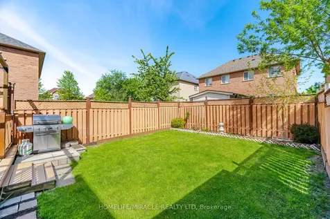 8 Nasir Crescent Vaughan ON L6A 3B3