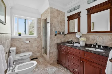 21 Forest Circle Court Vaughan ON L4L 1N8