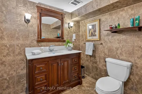 21 Forest Circle Court Vaughan ON L4L 1N8