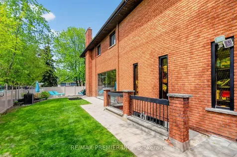 21 Forest Circle Court Vaughan ON L4L 1N8