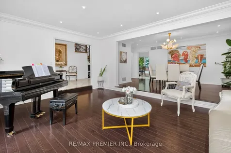 21 Forest Circle Court Vaughan ON L4L 1N8