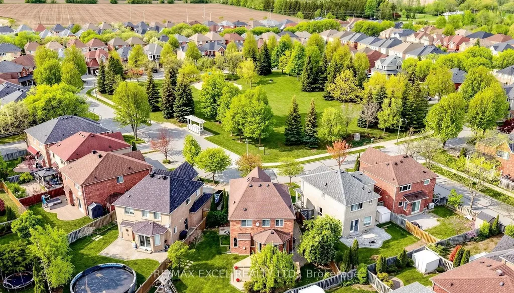 68 Chestertown Square Markham ON L6C 2R4