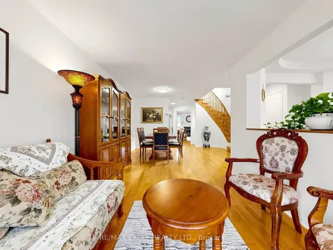 68 Chestertown Square Markham ON L6C 2R4