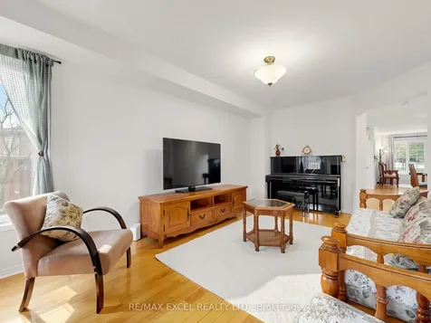 68 Chestertown Square Markham ON L6C 2R4