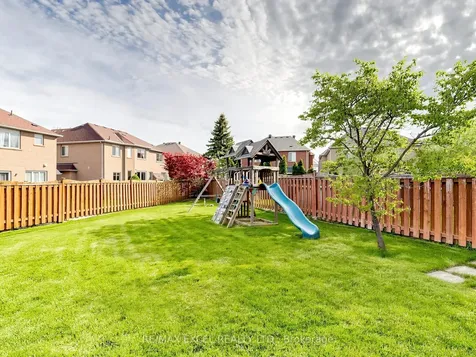 68 Chestertown Square Markham ON L6C 2R4