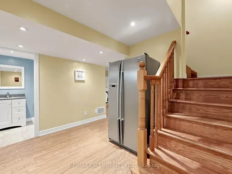 68 Chestertown Square Markham ON L6C 2R4