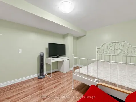 68 Chestertown Square Markham ON L6C 2R4