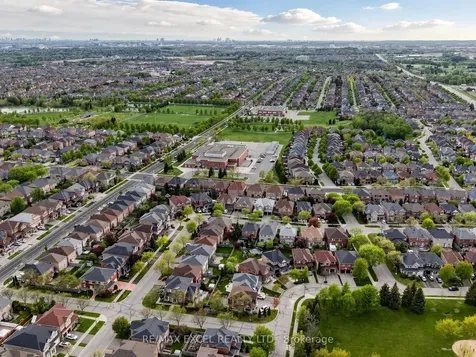 68 Chestertown Square Markham ON L6C 2R4