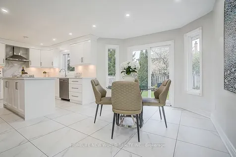 16 Kew Gardens Richmond Hill ON L4B 1R4