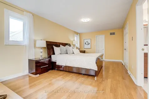 16 Kew Gardens Richmond Hill ON L4B 1R4