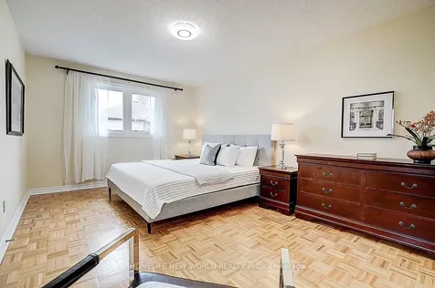 16 Kew Gardens Richmond Hill ON L4B 1R4