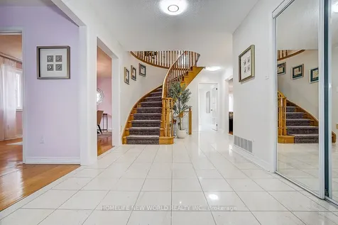 16 Kew Gardens Richmond Hill ON L4B 1R4