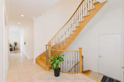 5 Rochester Hill Street Richmond Hill ON L4S 2M6