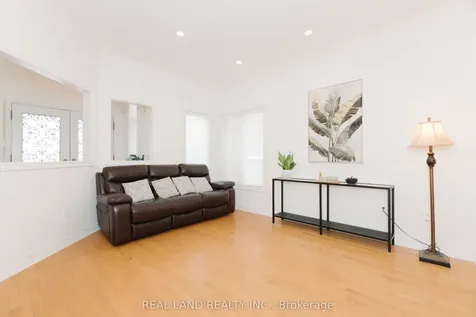 5 Rochester Hill Street Richmond Hill ON L4S 2M6