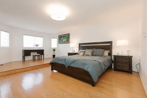 5 Rochester Hill Street Richmond Hill ON L4S 2M6