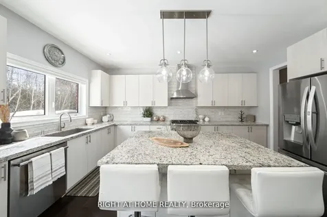 1655 Emberton Way Innisfil ON L9S 0N4