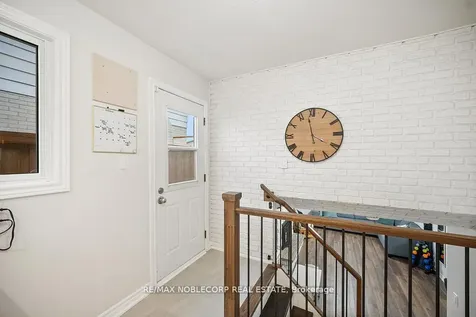 42 Mitchell Avenue New Tecumseth ON L9R 1C2