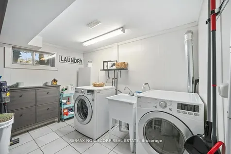 42 Mitchell Avenue New Tecumseth ON L9R 1C2