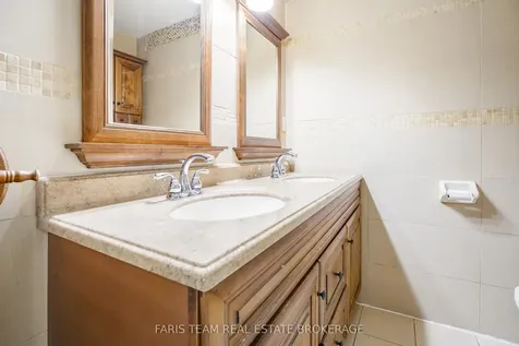 71 Harrison Drive Newmarket ON L3Y 4P3