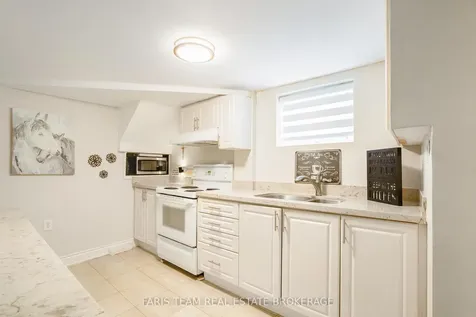 71 Harrison Drive Newmarket ON L3Y 4P3