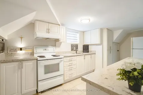 71 Harrison Drive Newmarket ON L3Y 4P3