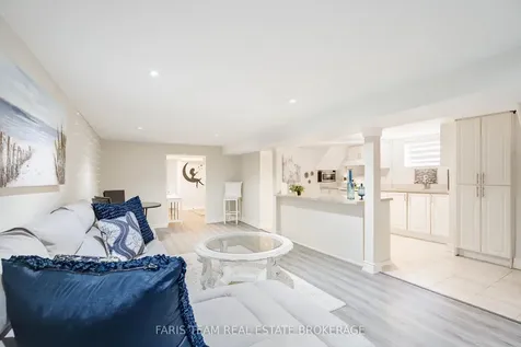 71 Harrison Drive Newmarket ON L3Y 4P3
