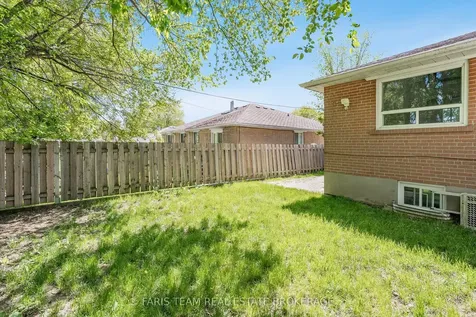71 Harrison Drive Newmarket ON L3Y 4P3