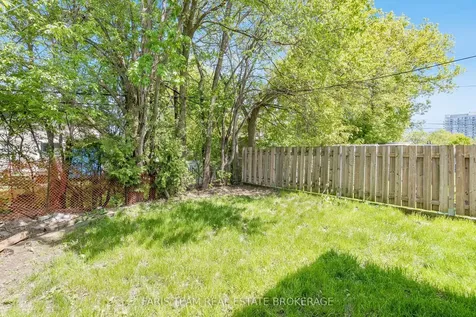 71 Harrison Drive Newmarket ON L3Y 4P3