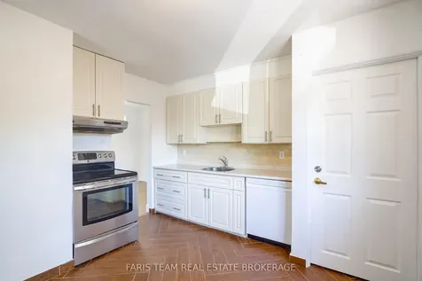 71 Harrison Drive Newmarket ON L3Y 4P3