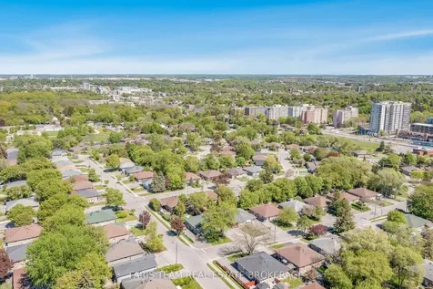 71 Harrison Drive Newmarket ON L3Y 4P3