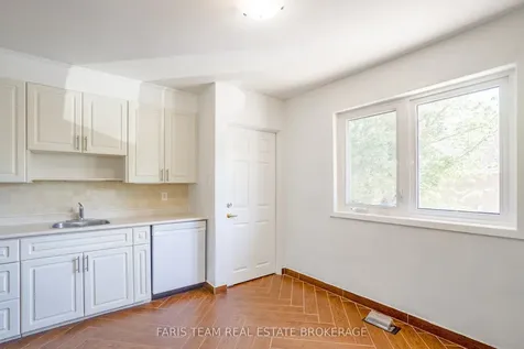 71 Harrison Drive Newmarket ON L3Y 4P3