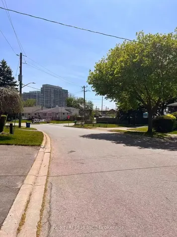 52 Walter Avenue Newmarket ON L3Y 2T3