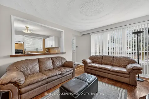 122 Septonne Avenue Newmarket ON L3Y 2W3