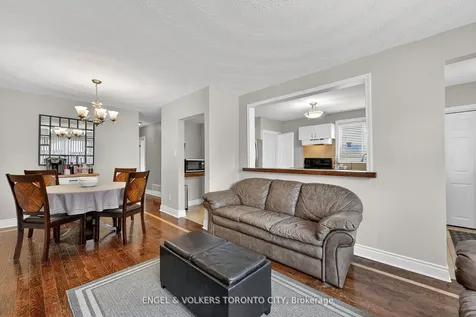 122 Septonne Avenue Newmarket ON L3Y 2W3