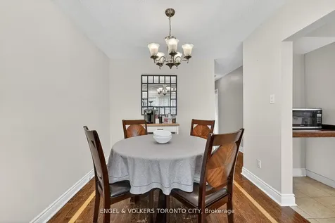 122 Septonne Avenue Newmarket ON L3Y 2W3