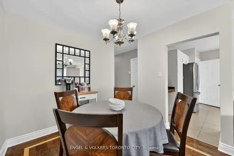 122 Septonne Avenue Newmarket ON L3Y 2W3