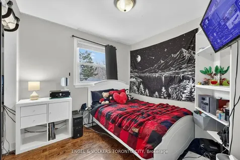 122 Septonne Avenue Newmarket ON L3Y 2W3