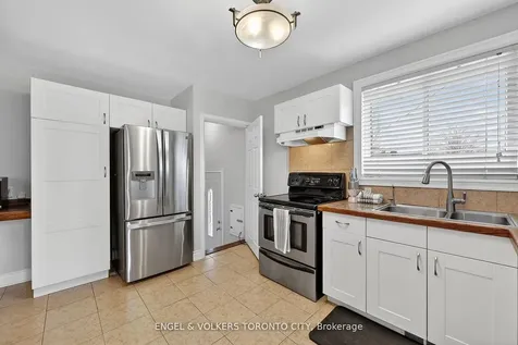 122 Septonne Avenue Newmarket ON L3Y 2W3