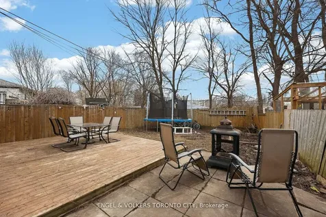 122 Septonne Avenue Newmarket ON L3Y 2W3