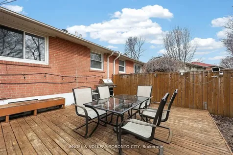 122 Septonne Avenue Newmarket ON L3Y 2W3