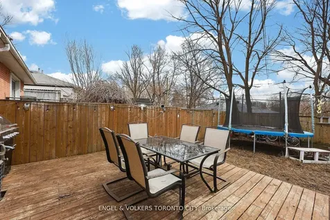 122 Septonne Avenue Newmarket ON L3Y 2W3